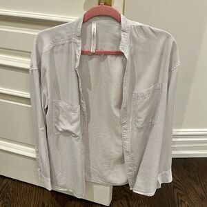 Aritzia Babaton size small button down